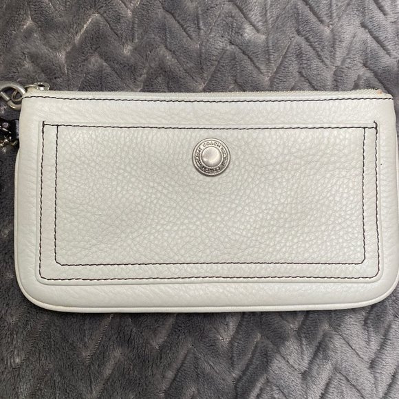 Coach Chelsea Pebbled Leather Wristlet in White and Silver FS6J98 Pouch EUC - Picture 4 of 9